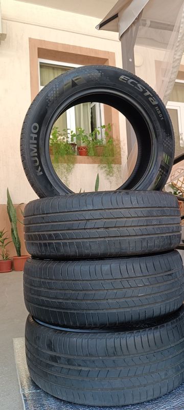 Kumho ecsta HS51 215/55/R17 94v Kumho ecsta HS51 215/55/R17 94v