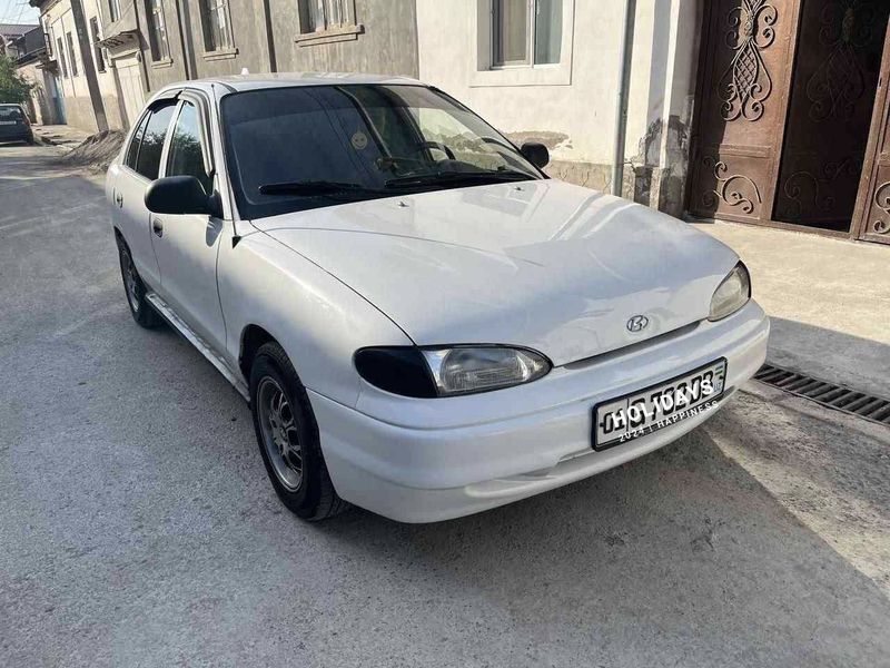 Hyundai accent sotiladi