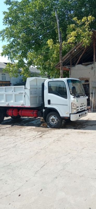 Isuzu samasval 2011
