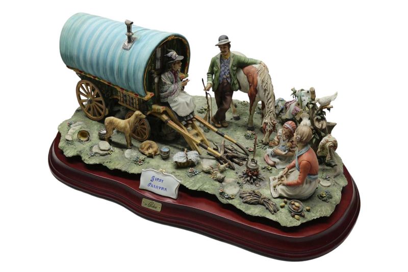 Статуэтка из фарфора Караван Цыган Capodimonte Италия Статуэтка из фарфора Караван Цыган Capodimonte Италия