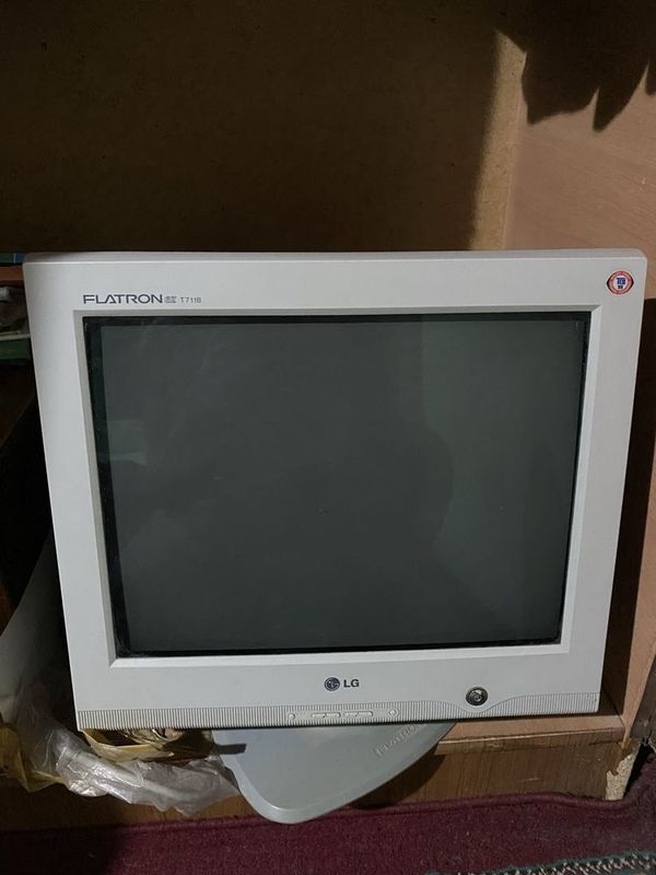Monitor LG yaxshi xolatda Monitor LG yaxshi xolatda
