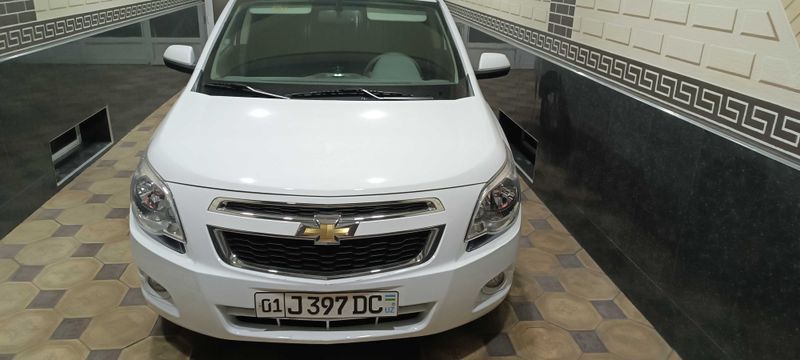 Белый Chevrolet Cobalt