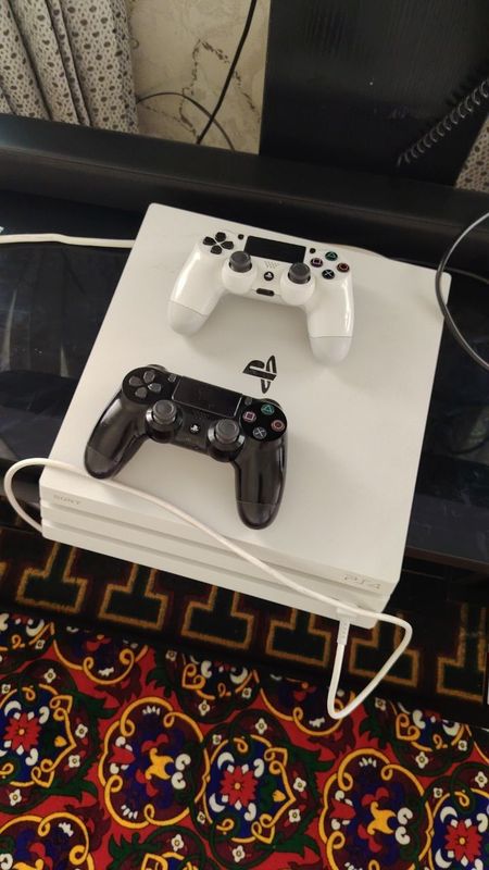 Ps 4 pro tınıq ıdeal xolata xotıra 900gb Ps 4 pro tınıq ıdeal xolata xotıra 900gb