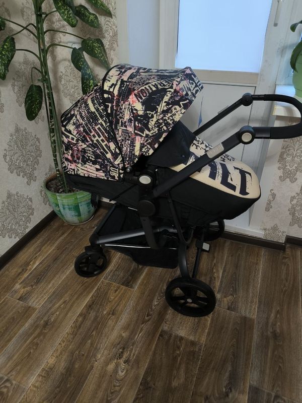 Продаю две коляски .В идеальном состоянии. Продаю две коляски .В идеальном состоянии.