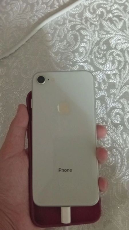 iPhone 8 sotiladi iPhone 8 sotiladi