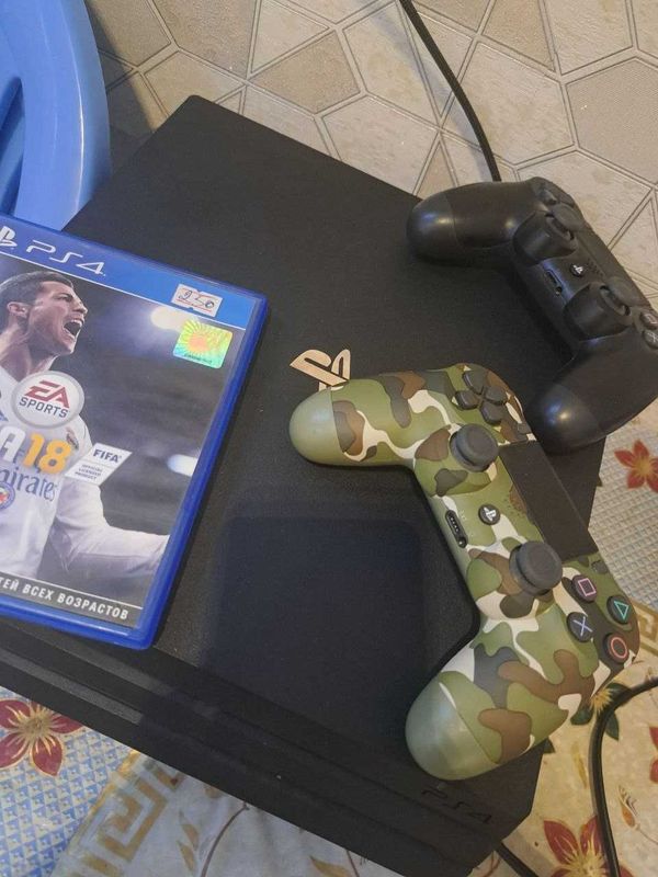 Игровая приставка PS4