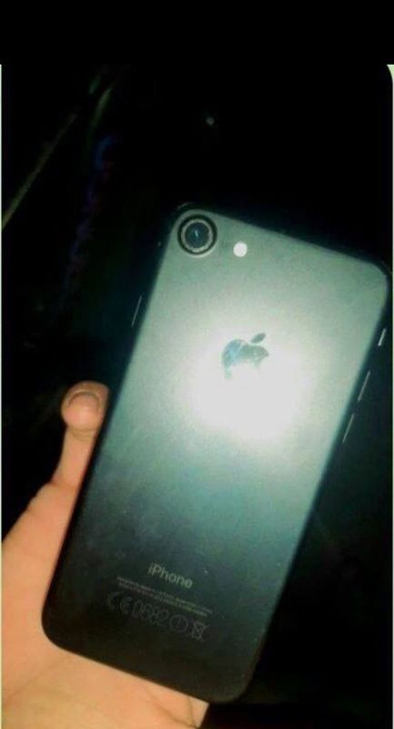 Phone 7 sotiladi Phone 7 sotiladi