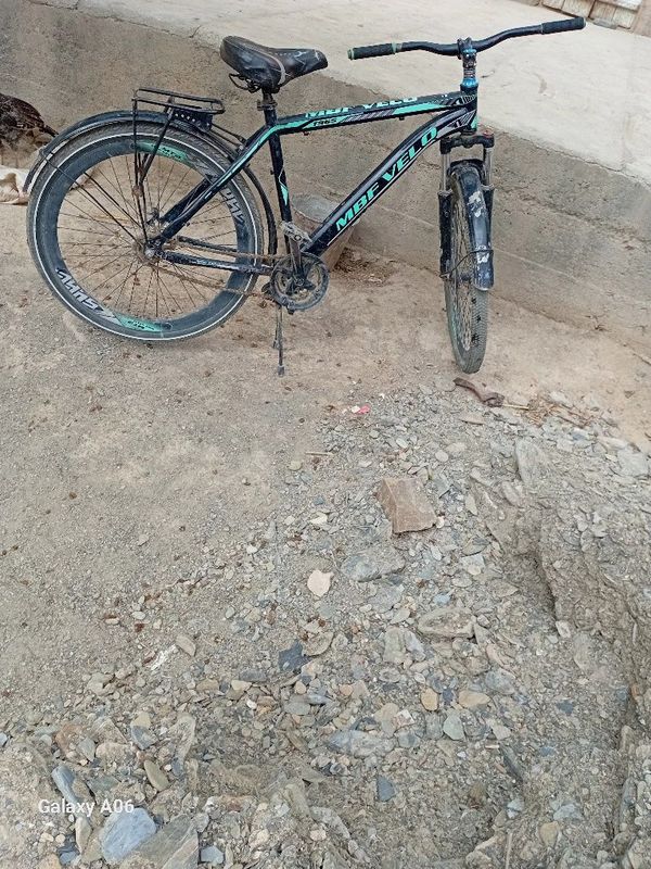 Velosiped sotiladi Velosiped sotiladi