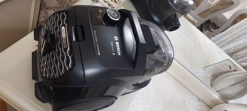 Пылесос BOSCH Serie 4 BAGLESS Пылесос BOSCH Serie 4 BAGLESS