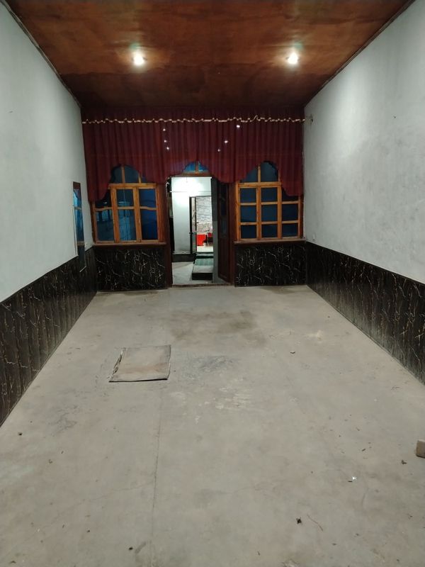 Hovli sotiladi vakzalda Hovli sotiladi vakzalda