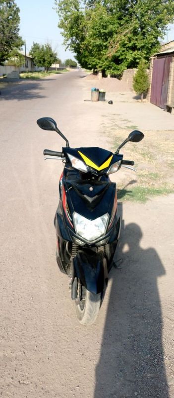 Скутер Бензин Kawasaki 150 m³ Скутер Бензин Kawasaki 150 m³