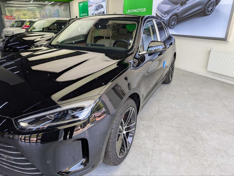 AITO M5 гибрид 2WD AITO M5 гибрид 2WD