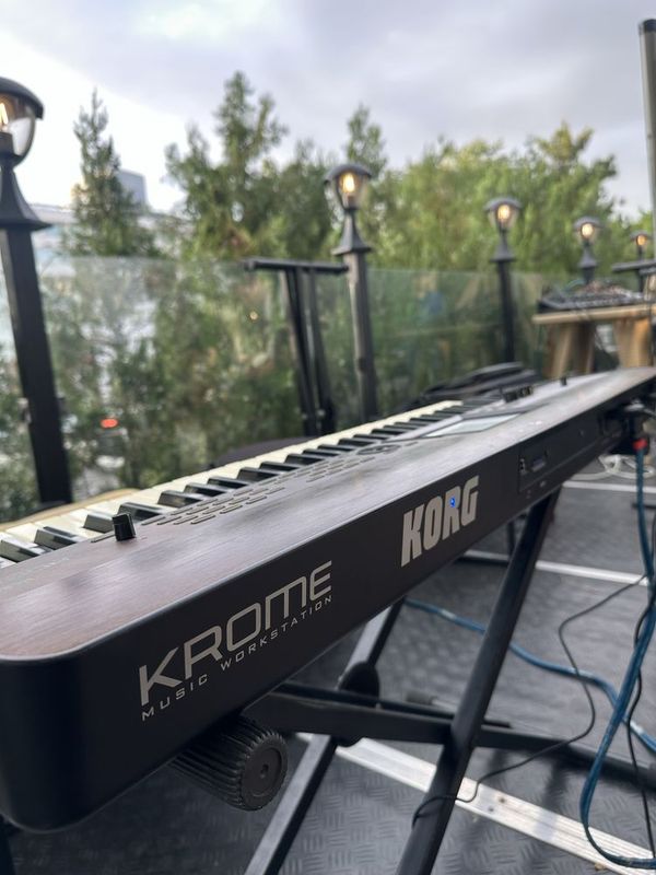 Korg krome 61 Sotiladi xolati yaxshi hamma joyi ishlidi ! Korg krome 61 Sotiladi xolati yaxshi hamma joyi ishlidi !
