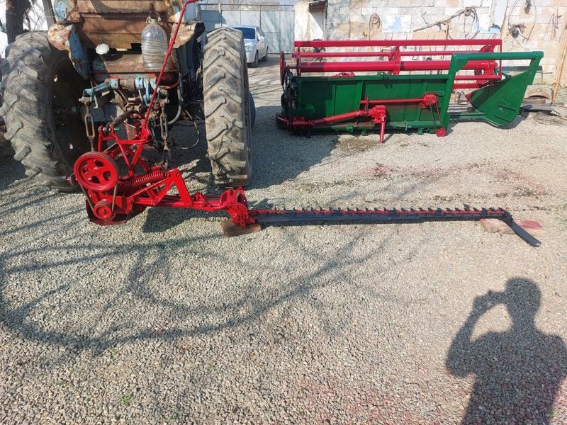 Traktor sotiladi kasilka bilan kamplekt