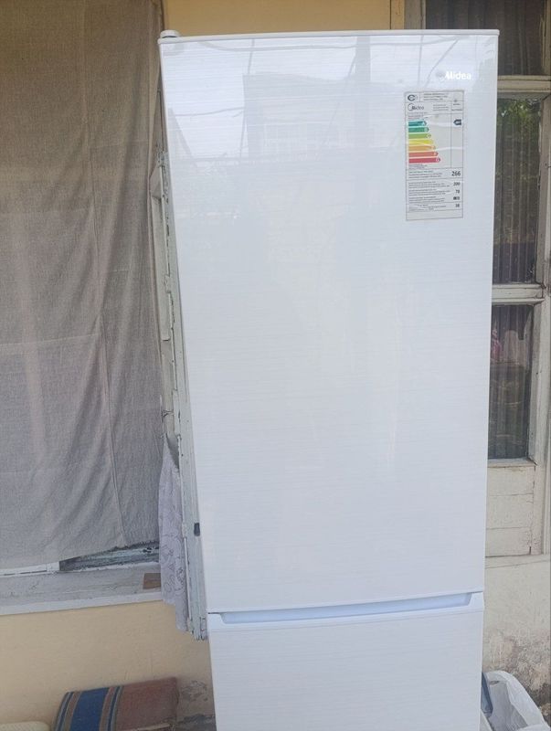 Халадилник Midea 377 Халадилник Midea 377