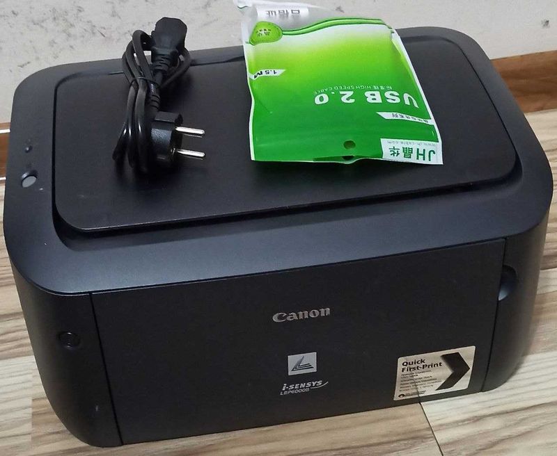 Продается принтер Canon LBP6000B Картридж новый Продается принтер Canon LBP6000B Картридж новый