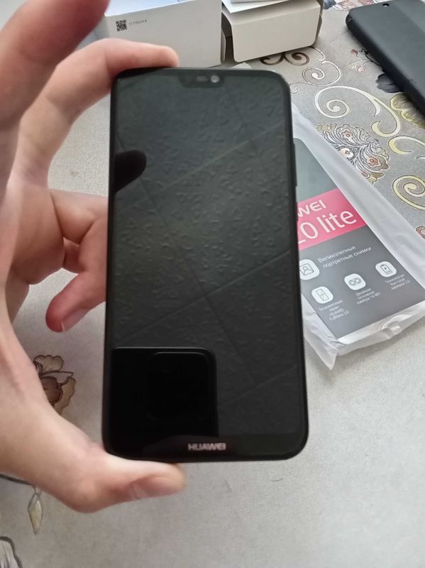 Продам Huawei P20 lite Продам Huawei P20 lite