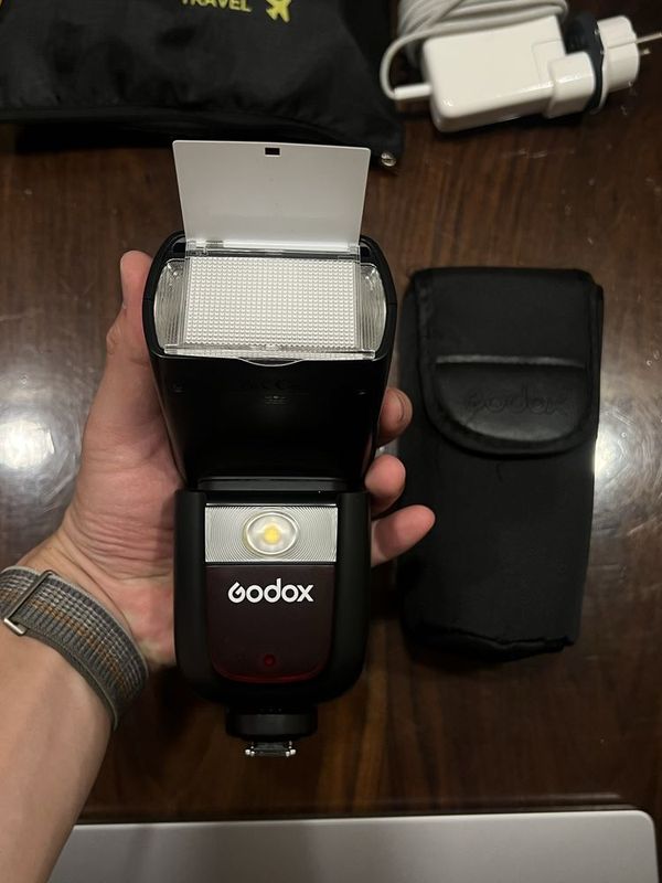 Продаю свою вспышку Godox V860 3 поколение Продаю свою вспышку Godox V860 3 поколение