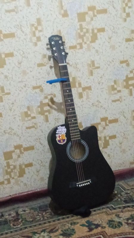 Gitara polni komplekt sotiladi Gitara polni komplekt sotiladi
