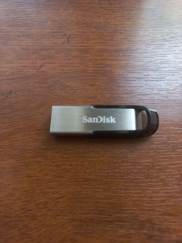 San disk 64 gb флешка