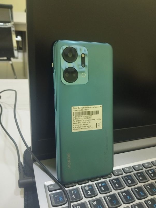 Srochna yengi telefon sotiladi Srochna yengi telefon sotiladi