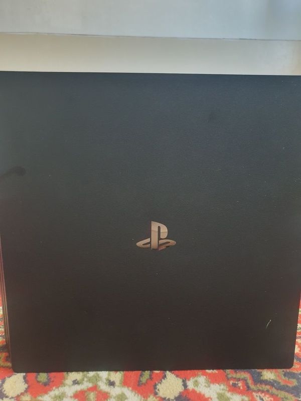 PlayStation 4 Pro – 1 ТБ, 2 джойстика,