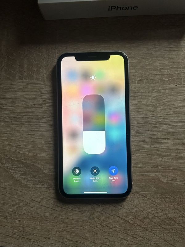 iPhone xr White 64gb