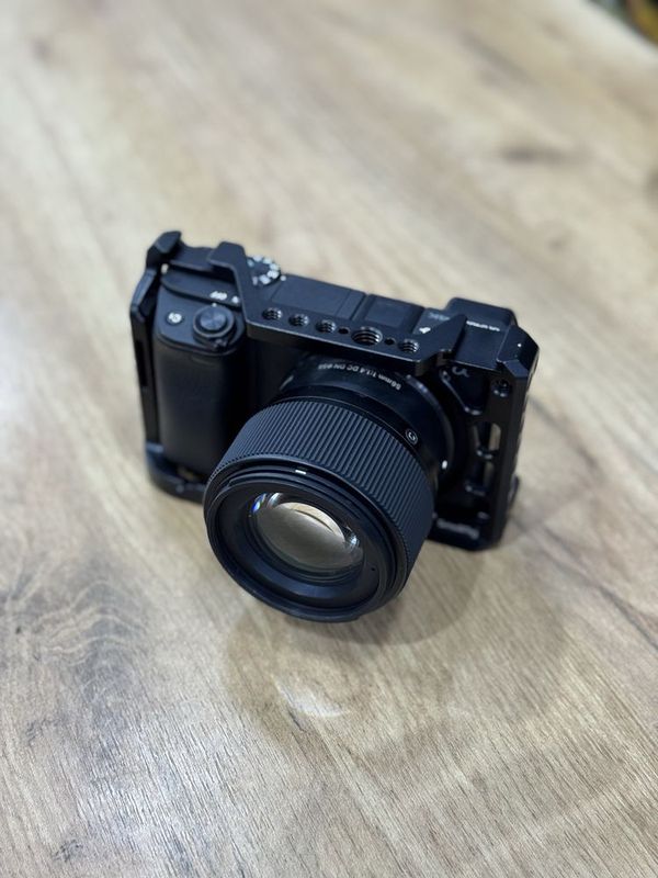 Sony a6400 + sigma 56mm F1.4 video 4K Sony a6400 + sigma 56mm F1.4 video 4K