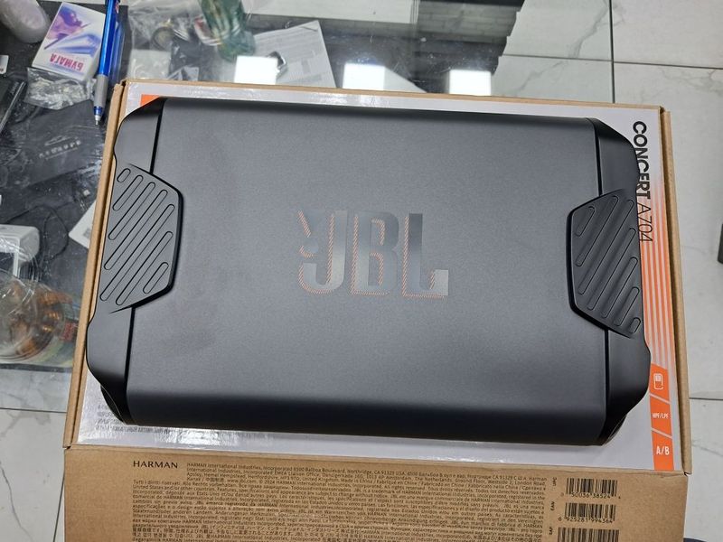 JBL усилител 7004