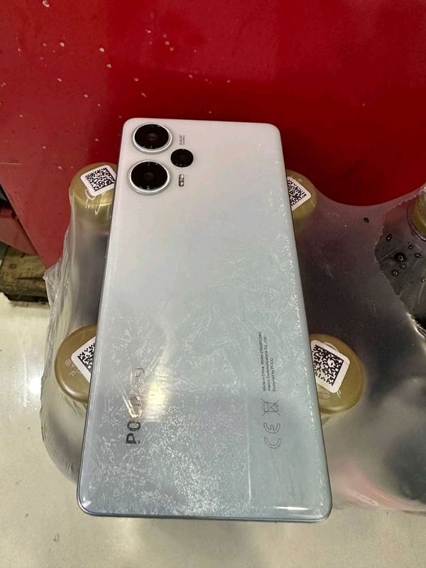 Poco f 5 xotrasi 12+8/256 srochna sotladi