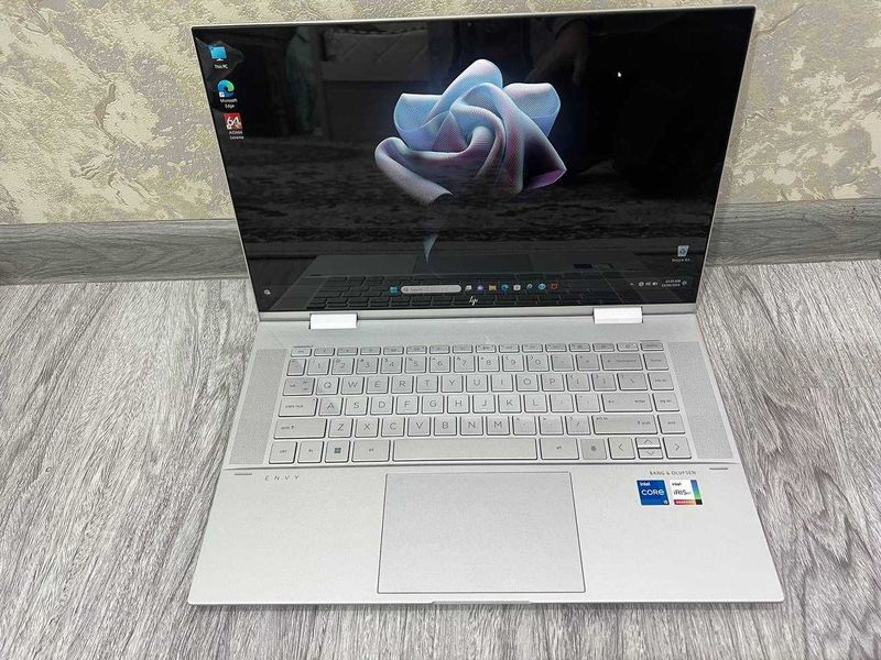 HP ENVY X360 Core I5 1240P