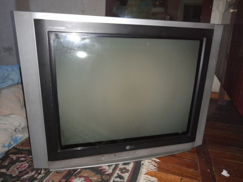 Продаётся телевизор фирмы Samsung model no: 29FC2RL.