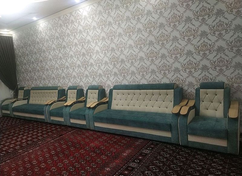 Mehmonxona uchun yumshoq mebel