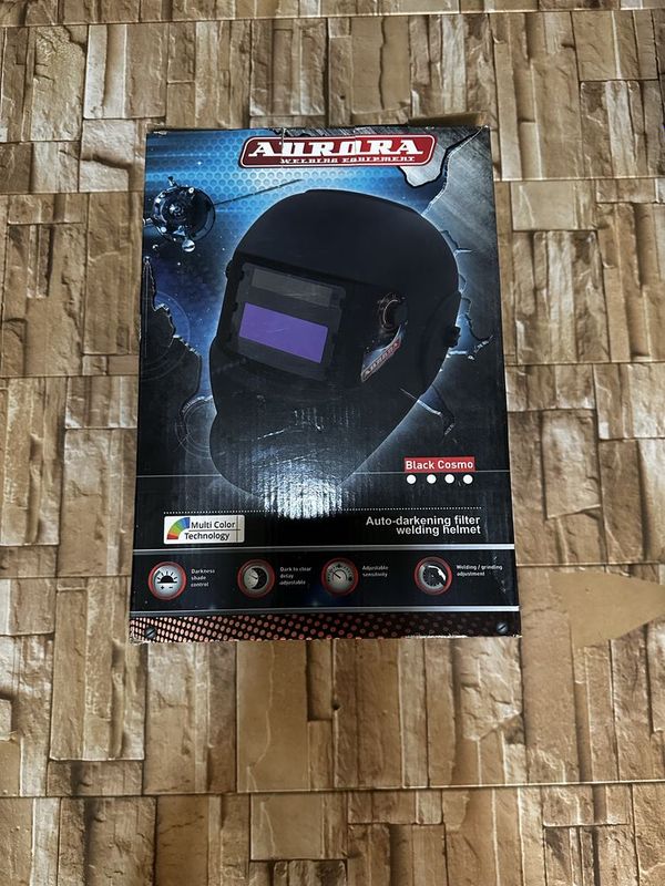 Автоматически затемняющаяся сварочная маска Aurora Black Cosmo Автоматически затемняющаяся сварочная маска Aurora Black Cosmo