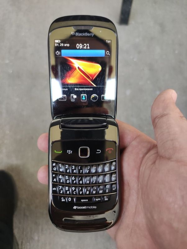 Blackberry 9670 sotiladi Blackberry 9670 sotiladi