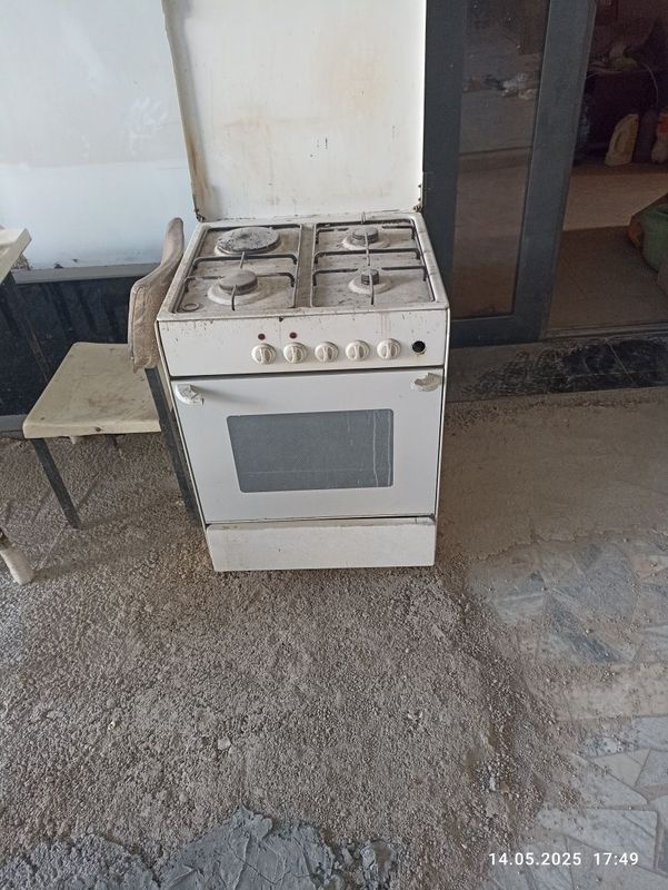 Газовая плита(в хорошем состоянии) Газовая плита(в хорошем состоянии)