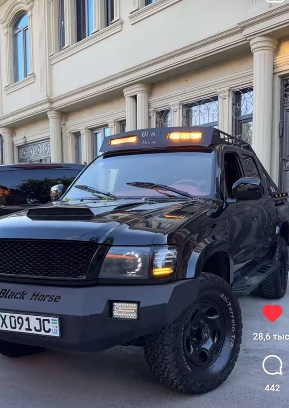 Hilux 4x4. TOYOTA