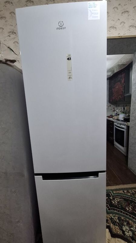 Indesit xolodilnik sotiladi Indesit xolodilnik sotiladi
