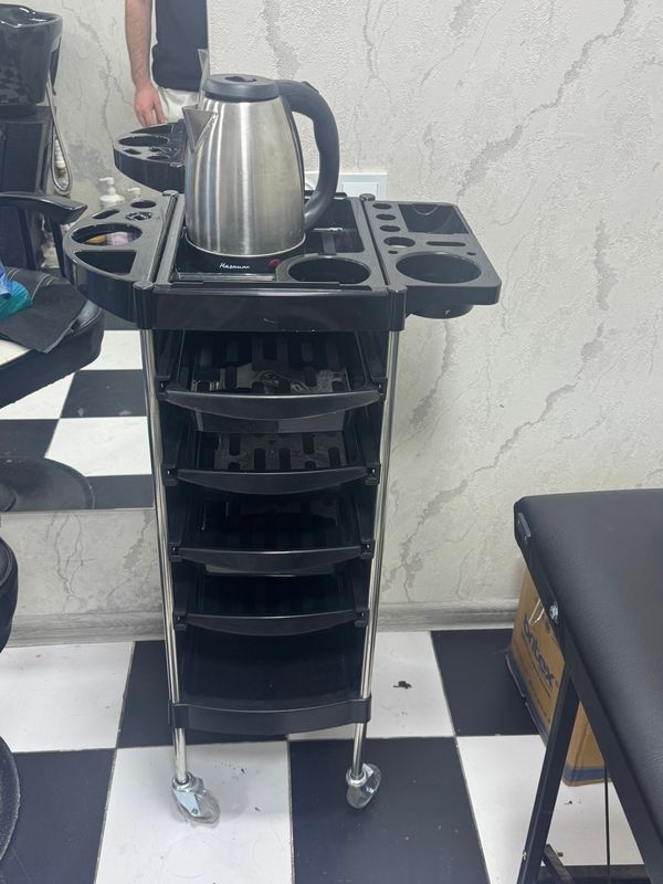 Salon uchun yordamchi stol Salon uchun yordamchi stol