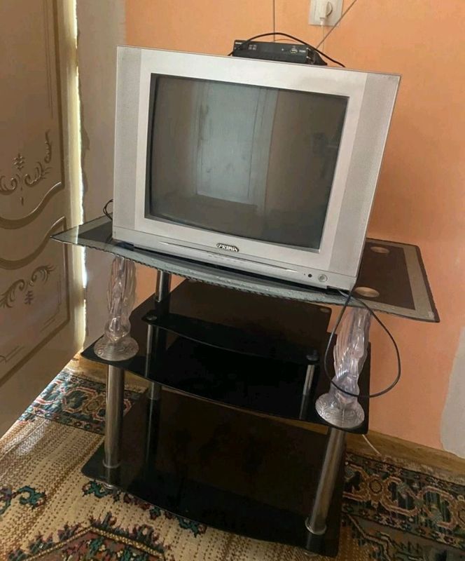 продам телевизор с подставкой