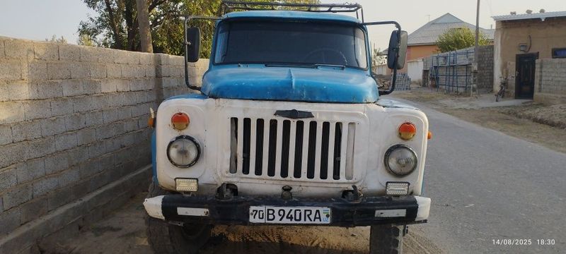 Gaz 53 srochna sotiladi