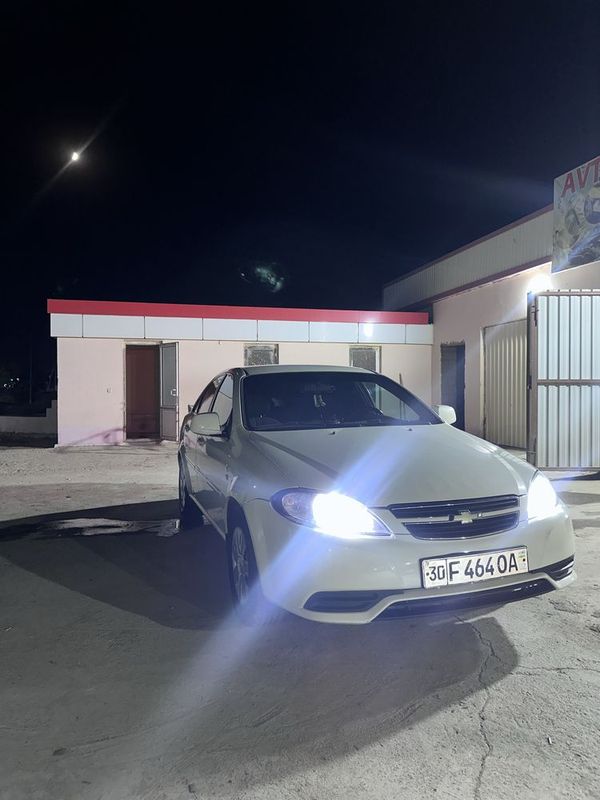 Daewoo Gentra MT sotiladi molochniy rang