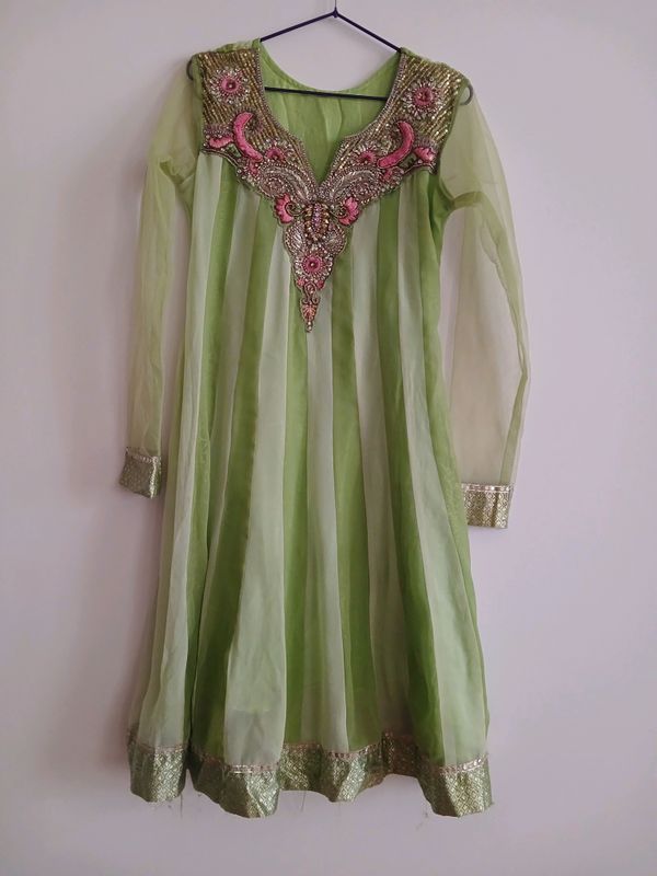Indiyskiy Fabrichniy Panjabi, ishtonchasi bilan Indiyskiy Fabrichniy Panjabi, ishtonchasi bilan