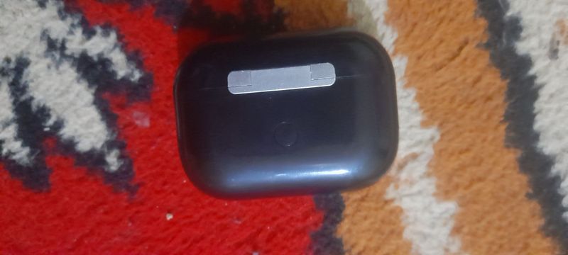 Airpods yangi kabeli bilan Airpods yangi kabeli bilan