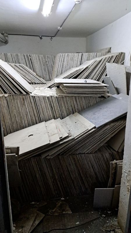 Кафель, б/у, был использован Сняли и лежит. Срочно продаётся. Цена 1. Кафель, б/у, был использован Сняли и лежит. Срочно продаётся. Цена 1.