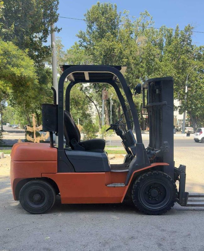 Вилочный погрузчик (Кара) хитой JTC бренди 3,5 т., 3 м, холати Зур. Вилочный погрузчик (Кара) хитой JTC бренди 3,5 т., 3 м, холати Зур.