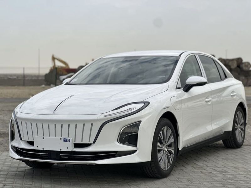 Hongqi E-QM5 500KM 2025 FULL 1 garantiya