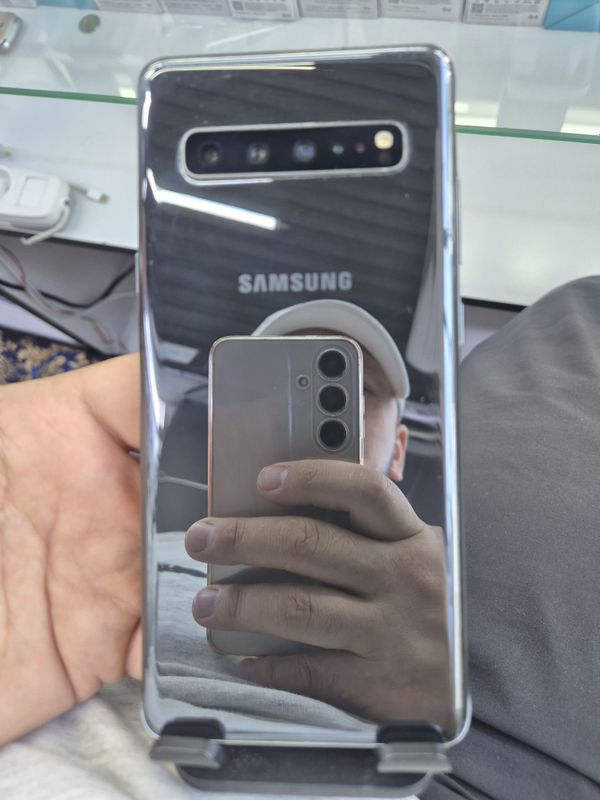 Samsung S 10 (5G) Samsung S 10 (5G)