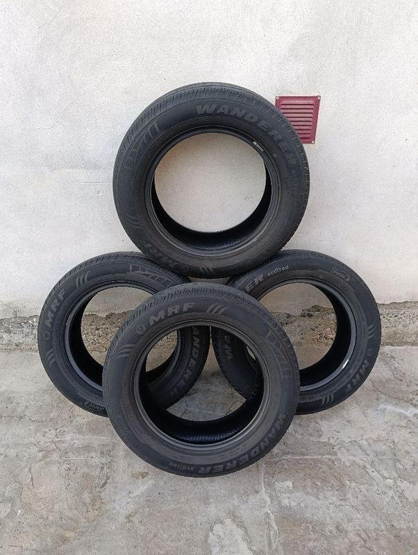 Продаю шины 215/60/R16 Продаю шины 215/60/R16