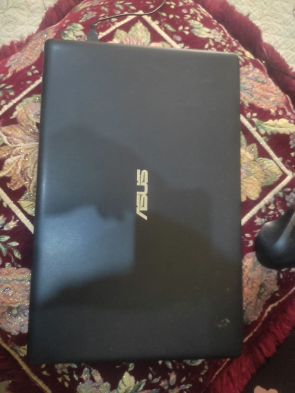 Noutbok asus 551